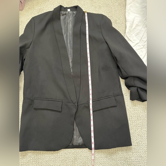 Cute black blazer size large - Picture 5 of 8